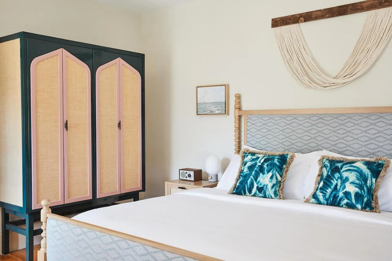 Faraway Hotell 4*