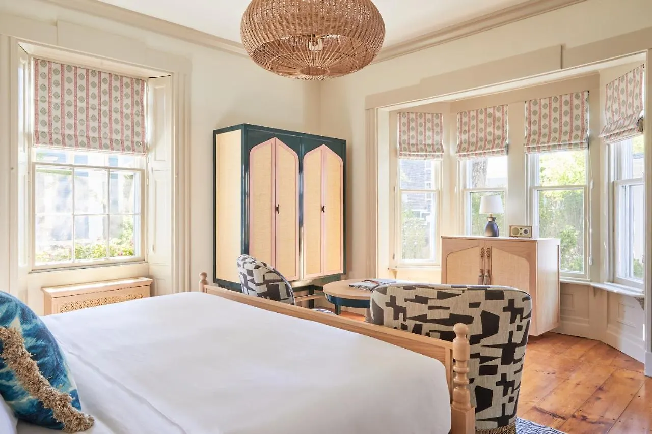 Hotell Faraway 4*