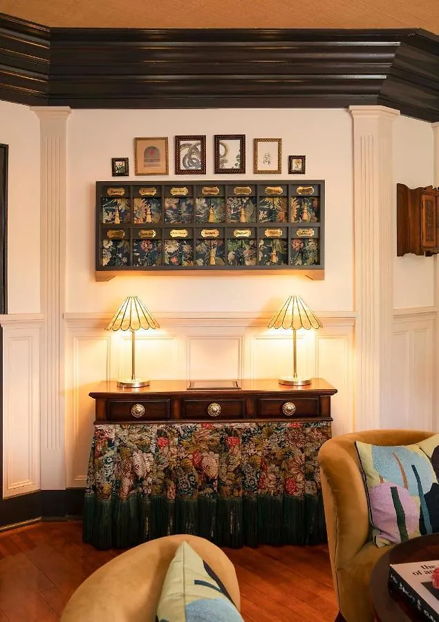Life House, Hotell