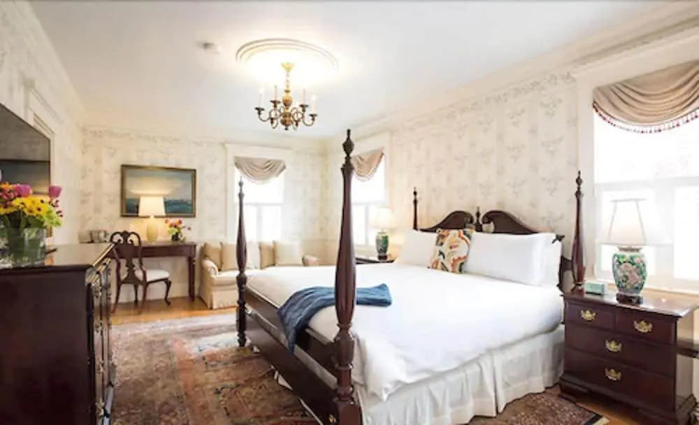 Jared Coffin House 5*