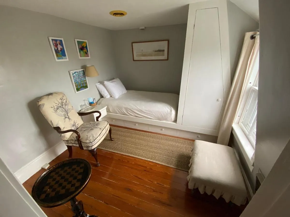 Cliff 4* Nantucket