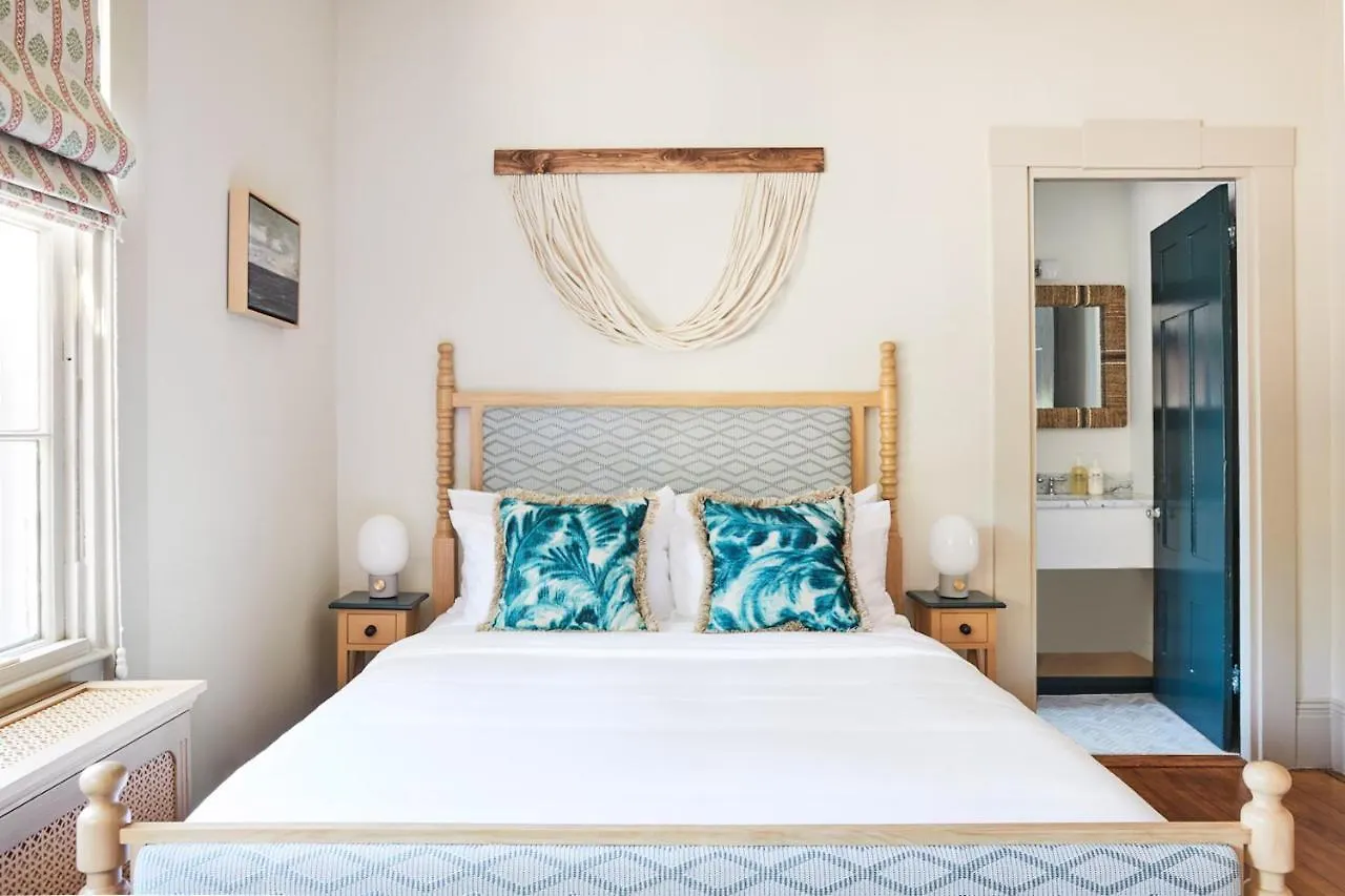 Hotel Faraway