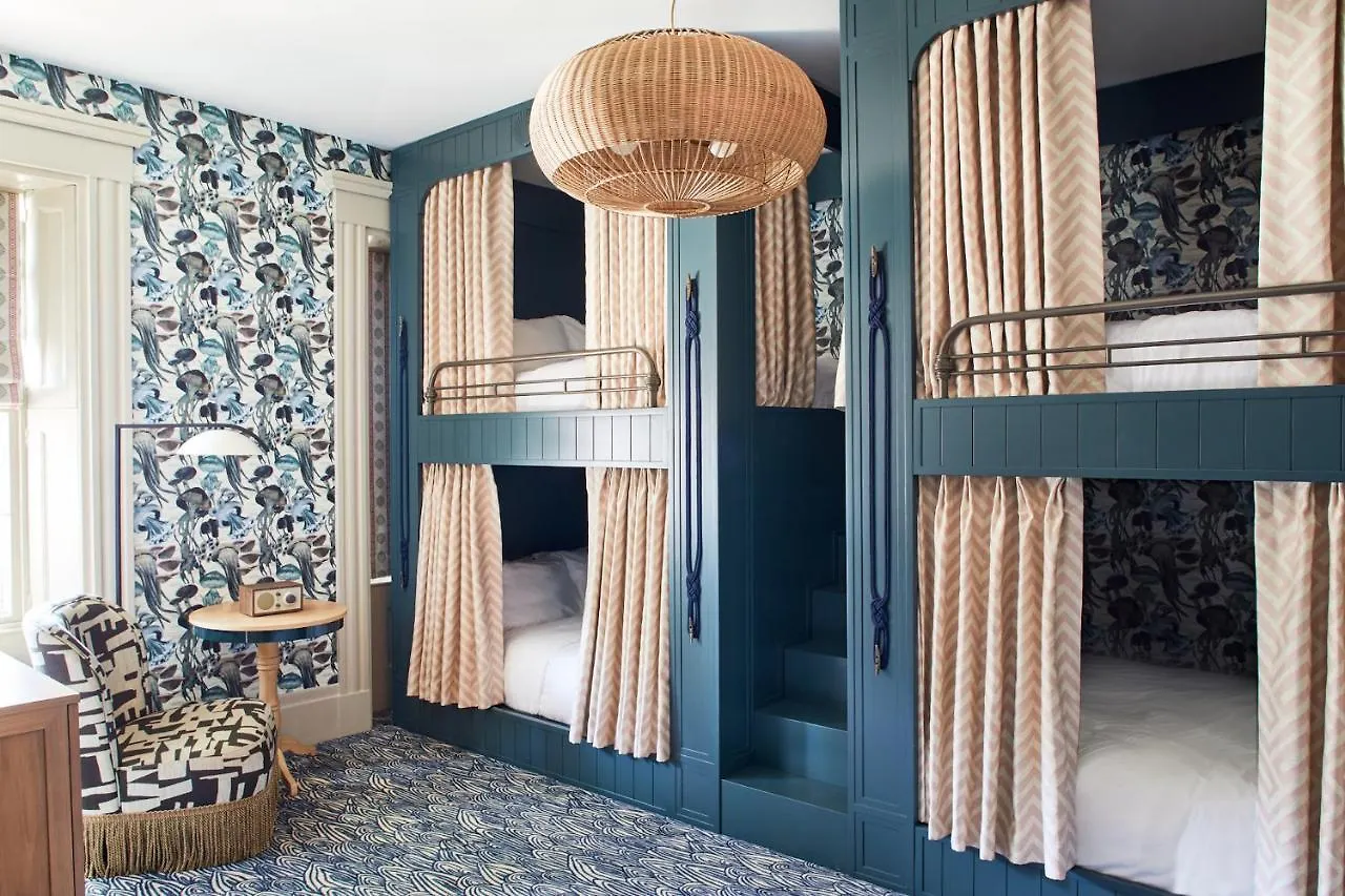Hotel Faraway