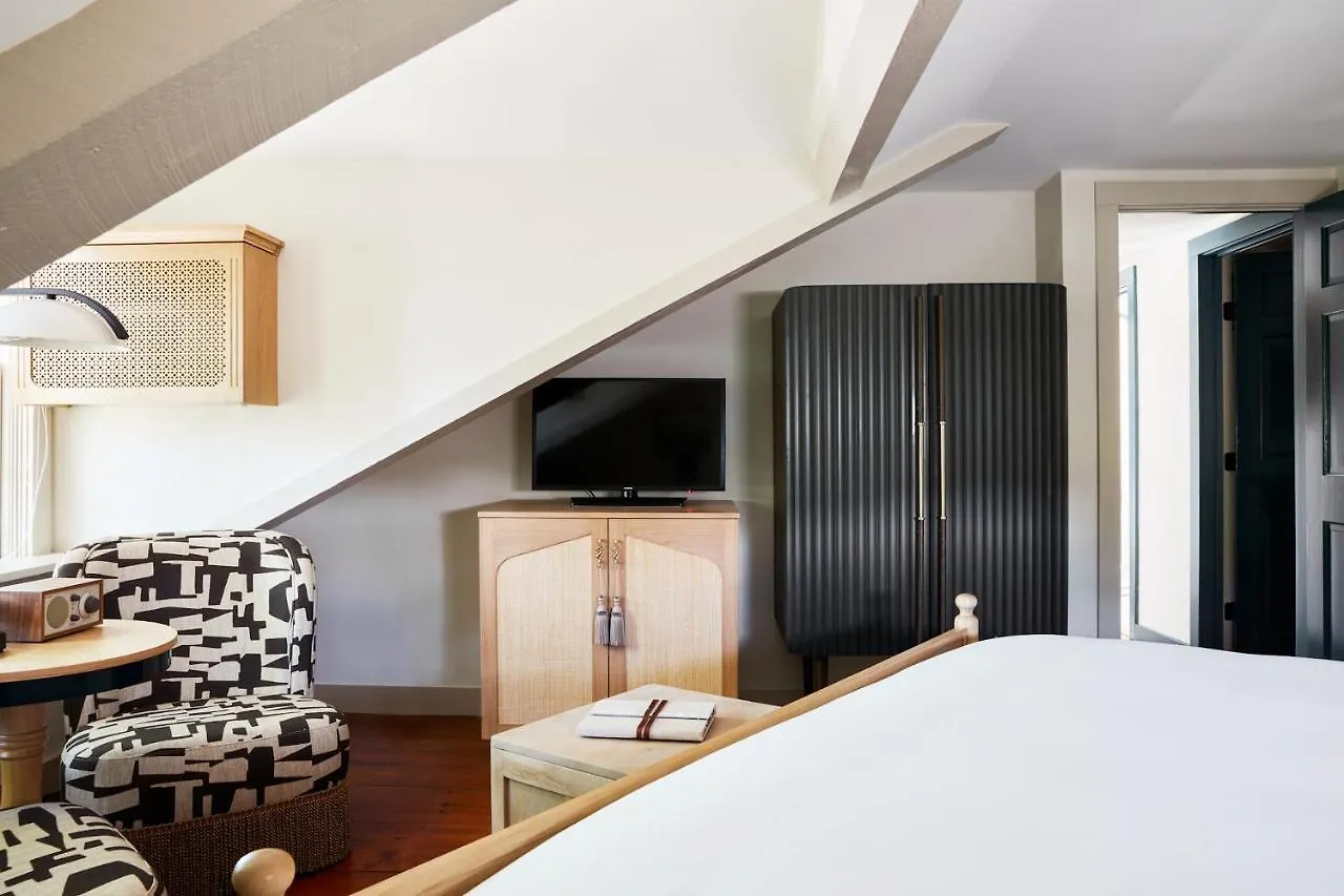 Faraway Hotel 4*