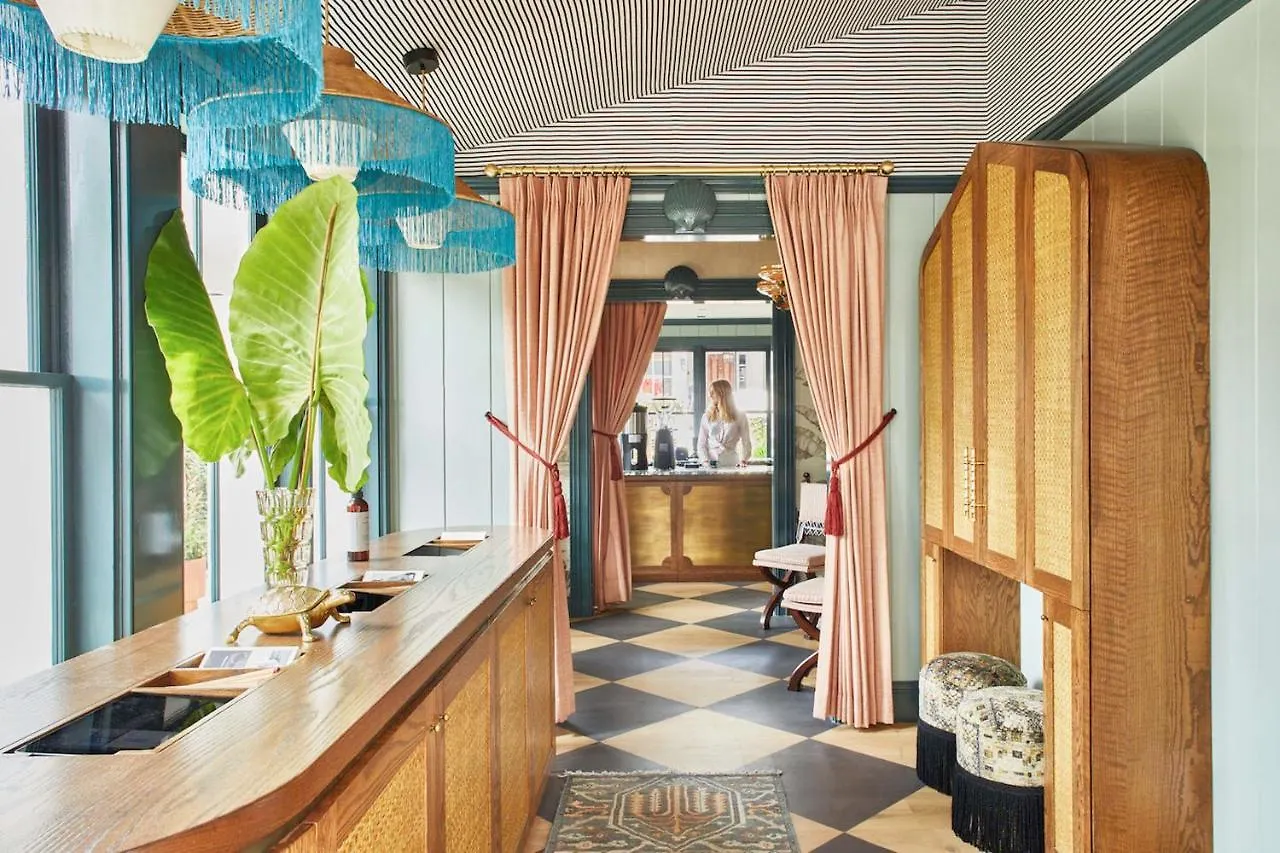 Hotel Faraway 4*