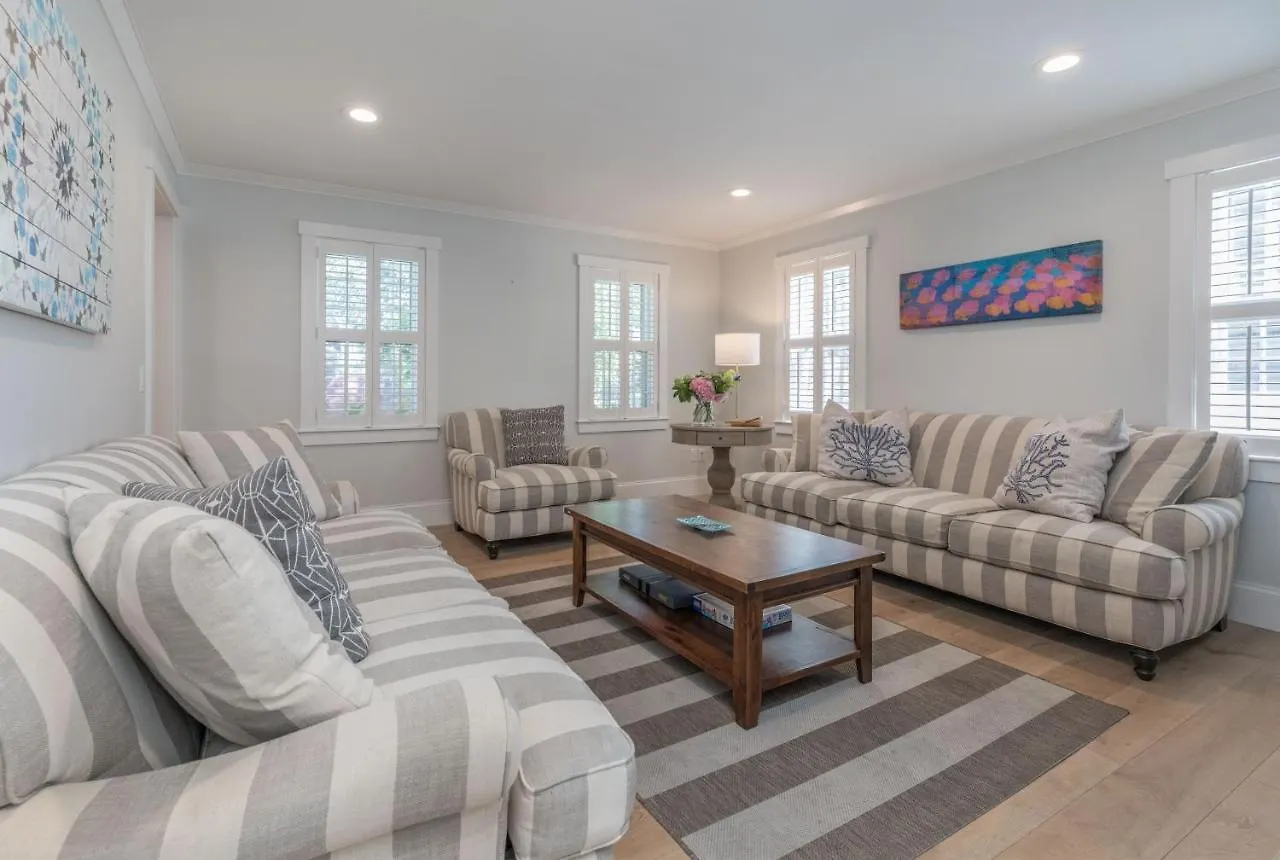 45b Pleasant St * Nantucket