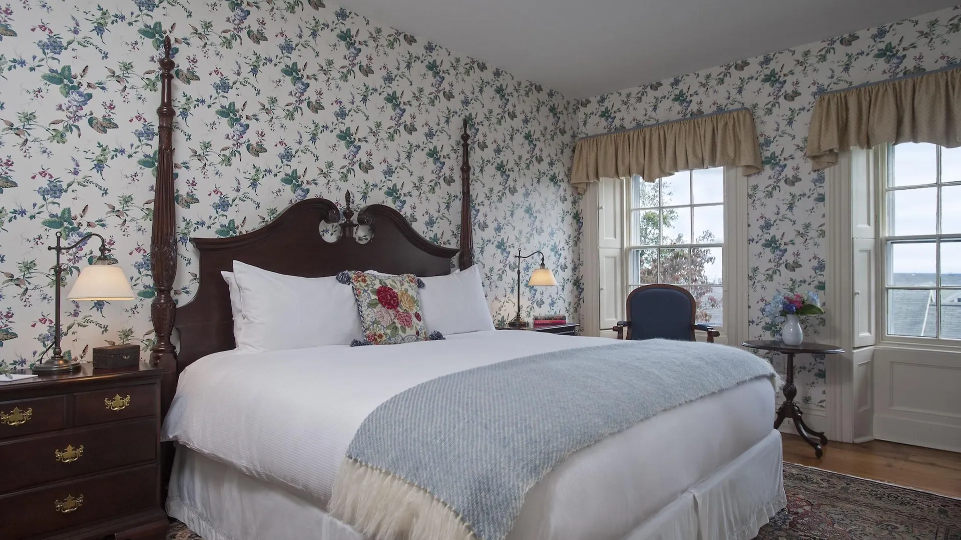 Jared Coffin House 5*