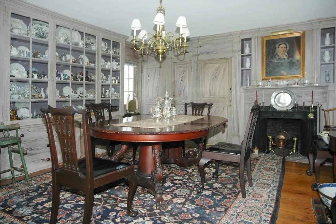 29 India House Bed & Breakfast Nantucket