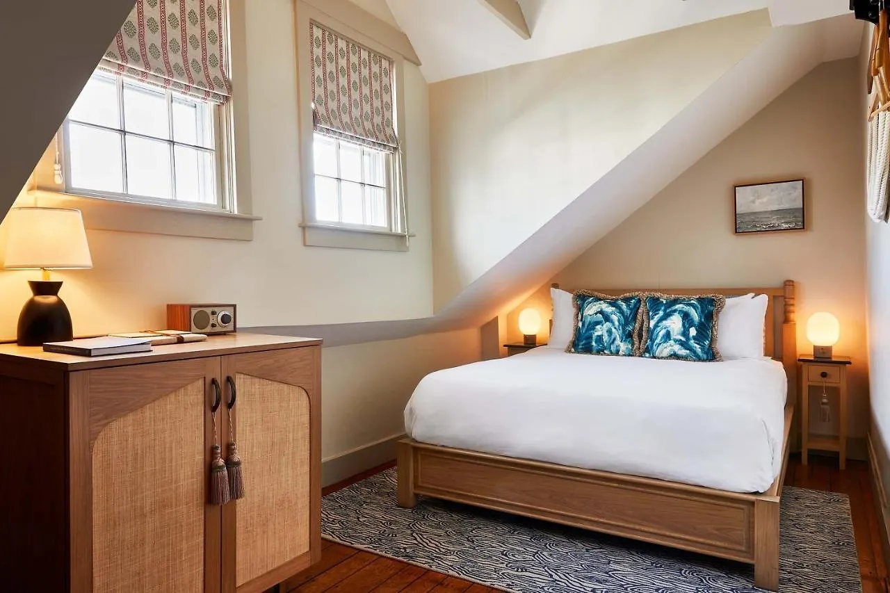 Hotel Faraway 4*