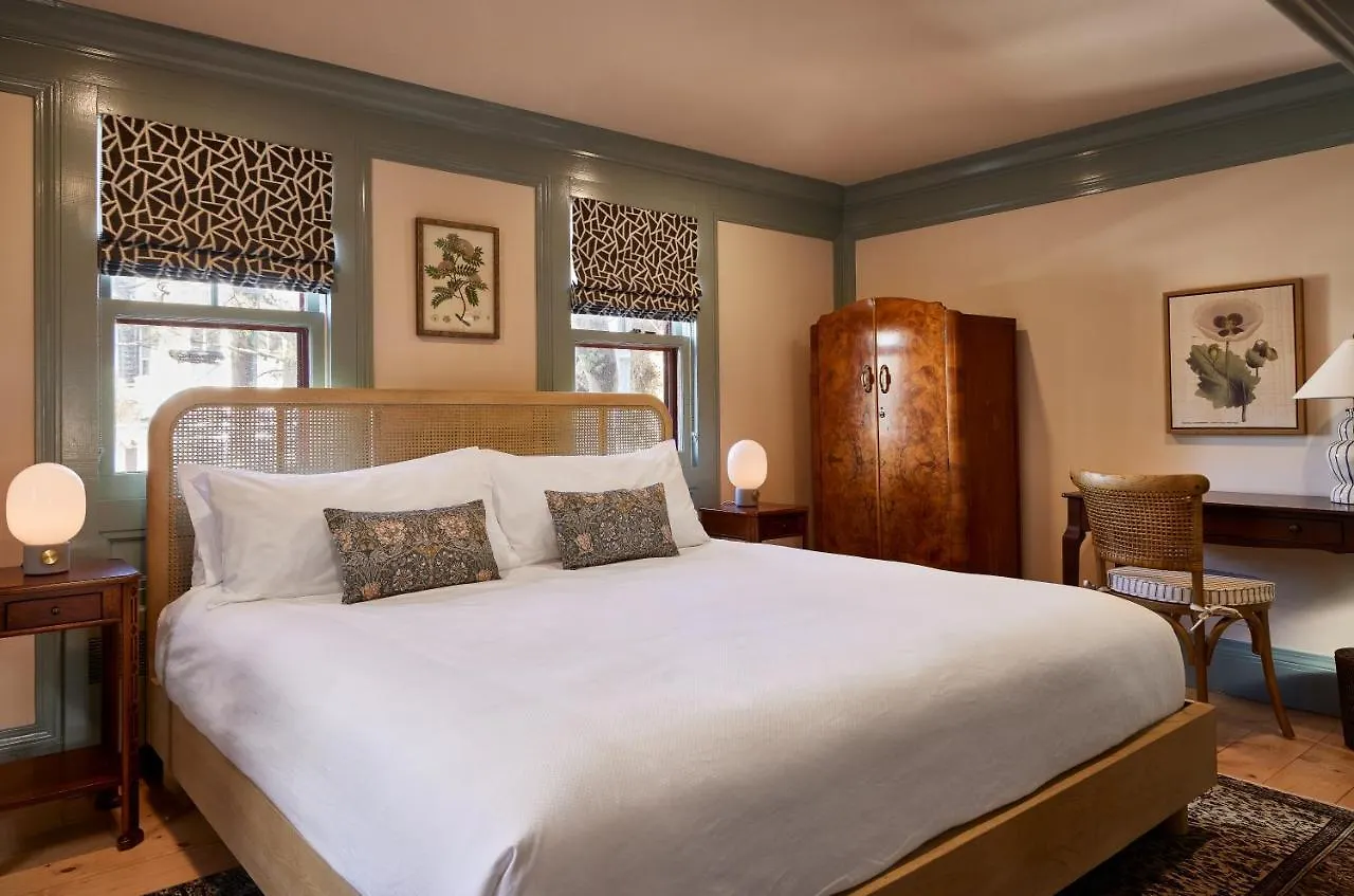Life House, Hotell