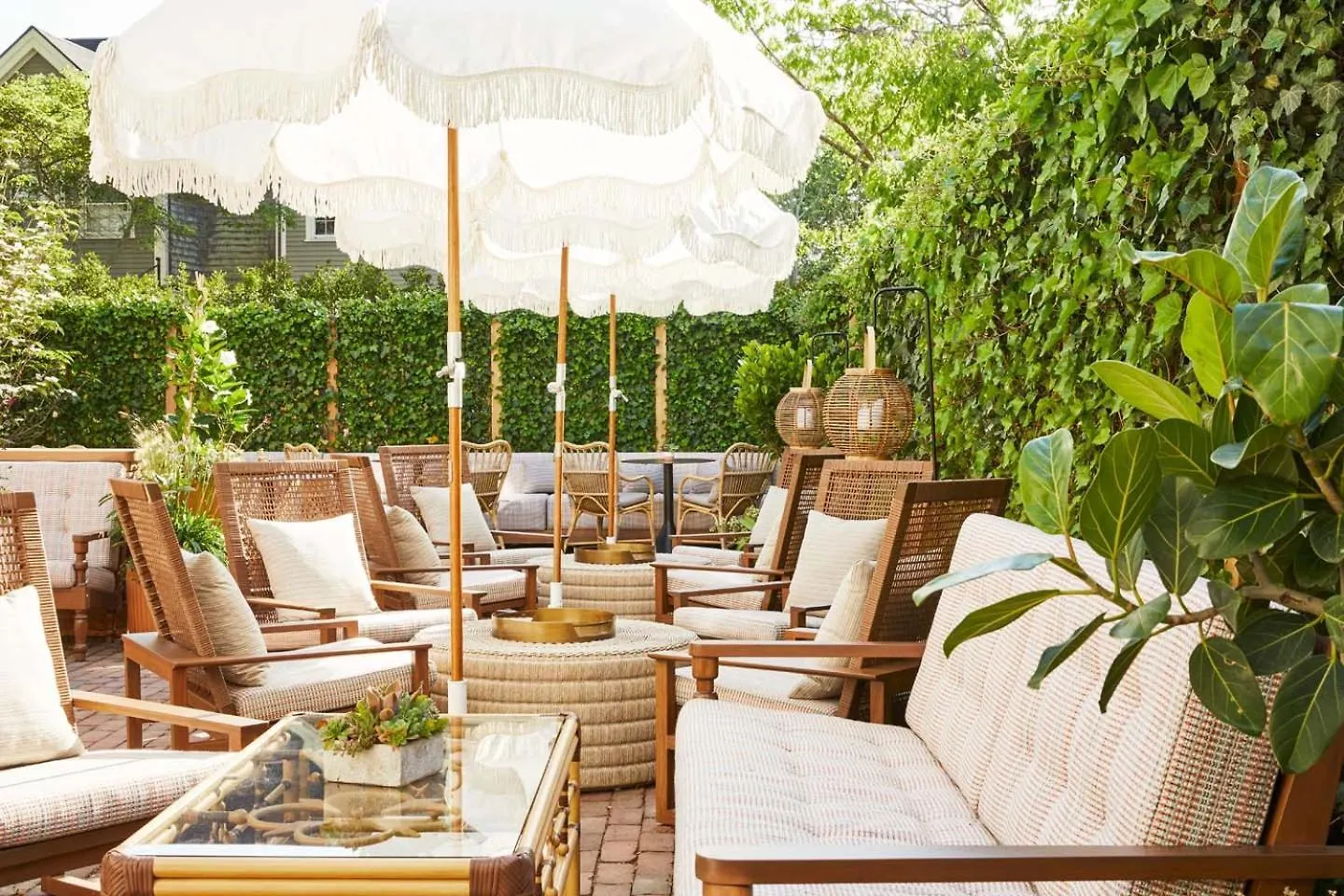 Faraway Hotel 4*