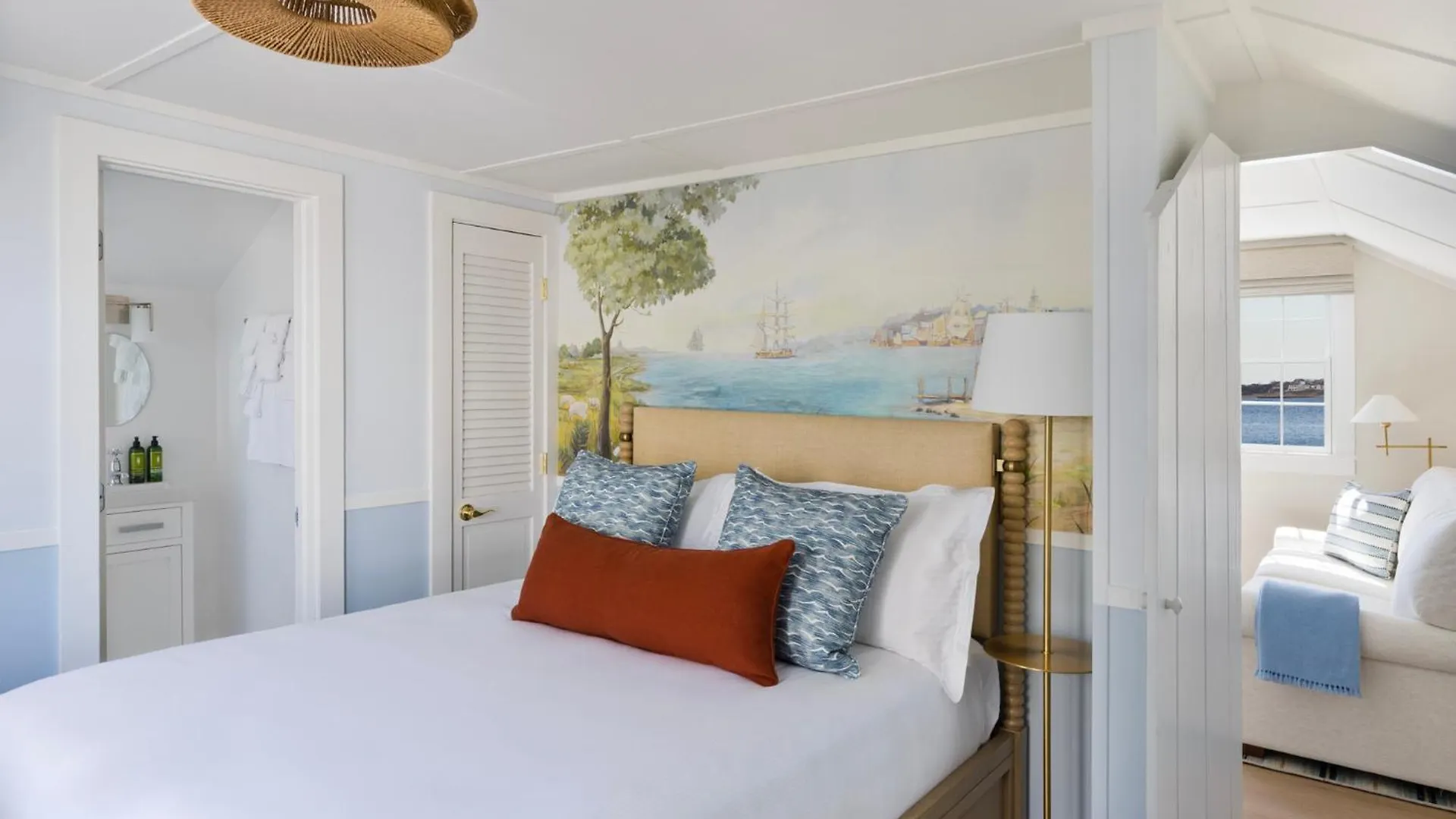 The At Boat Basin 4*