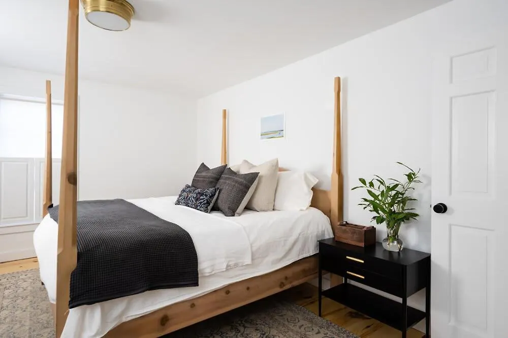 Penny Lane's Post Mid-island - Amenities Holiday home Nantucket