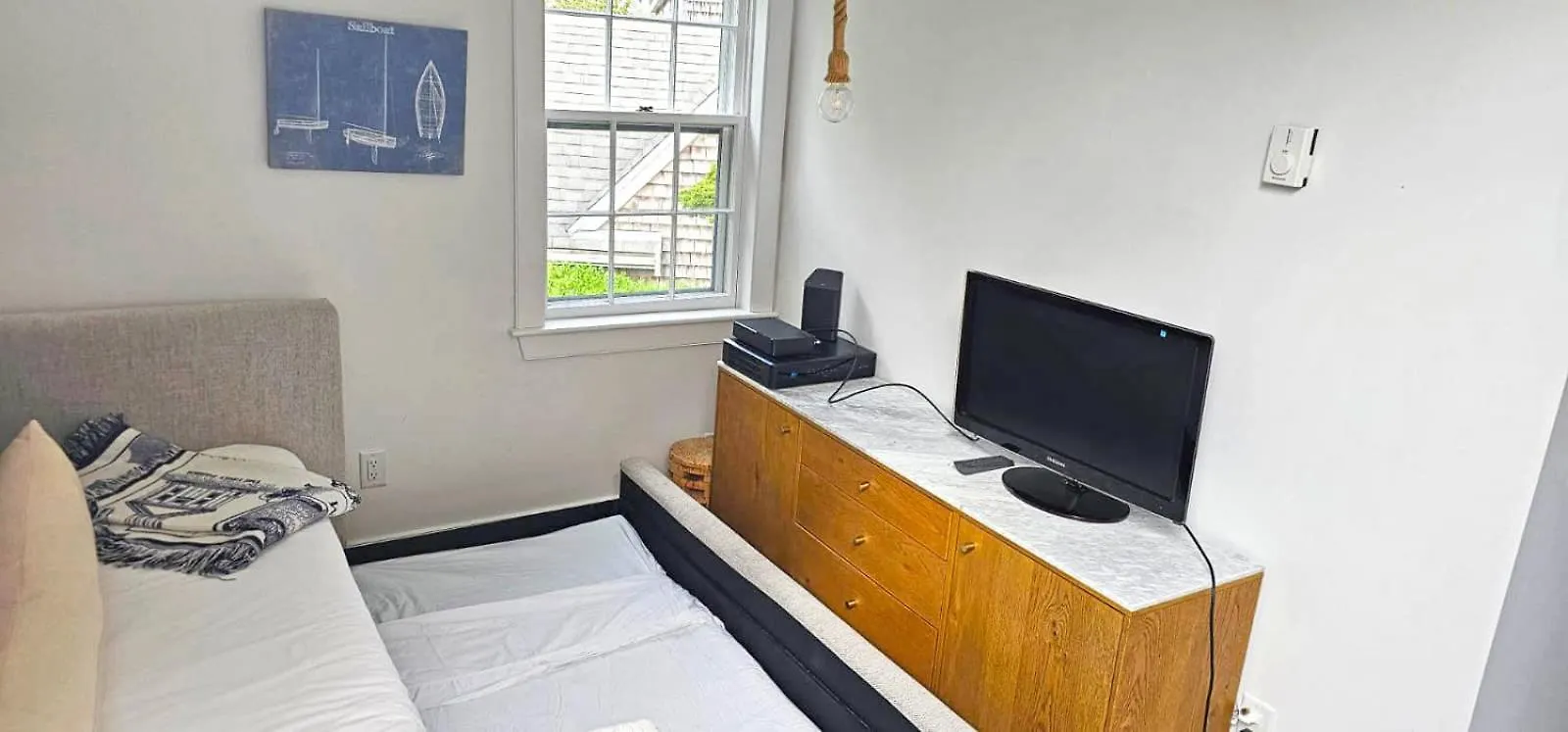 Penny Lane's Post Mid-island - Amenities *