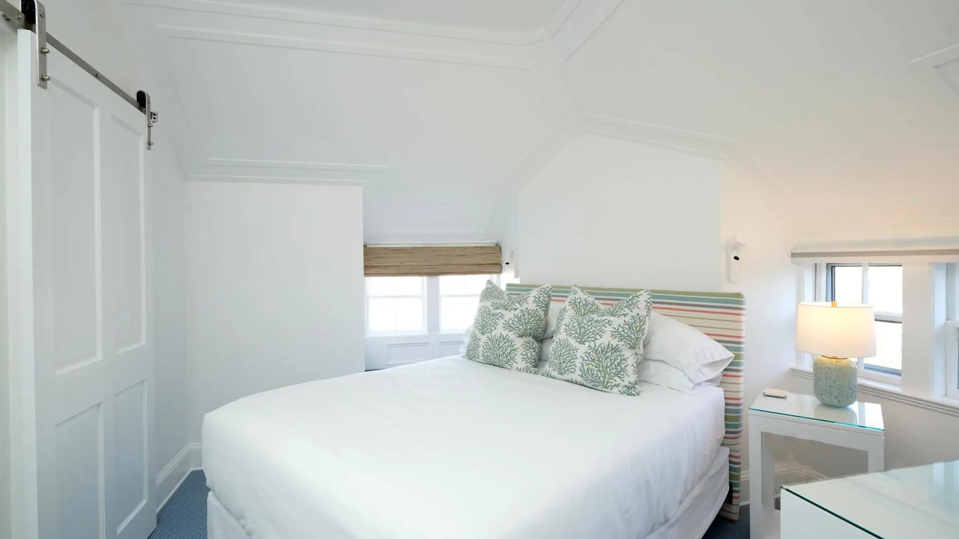 76 Main Ink Press Hotell