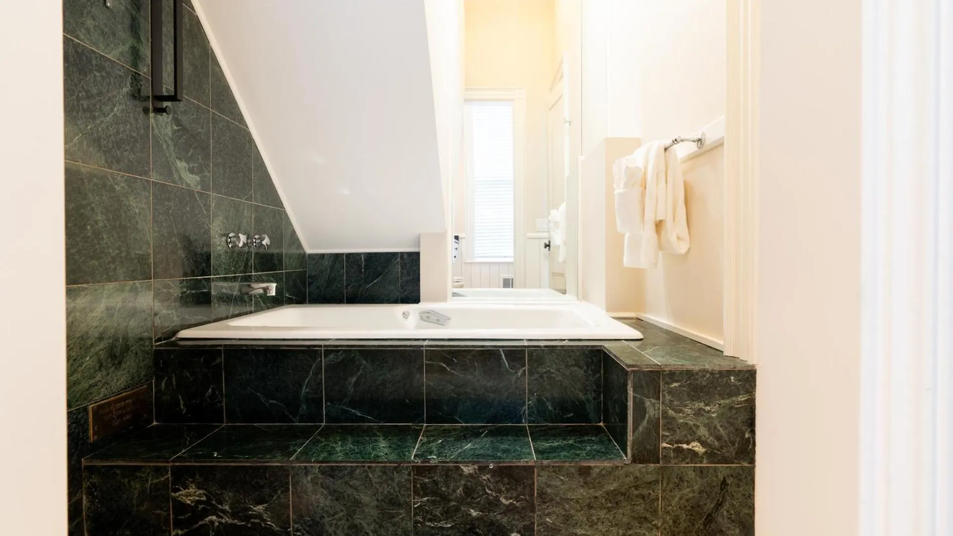 Hotel The Centerboard Nantucket