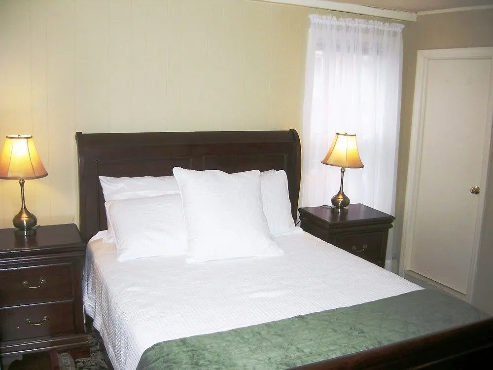 White House 3*