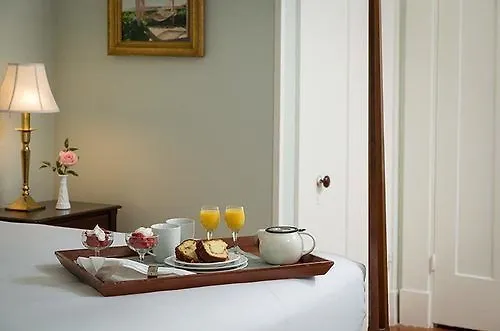 Bed & Breakfast Brass Lantern Nantucket