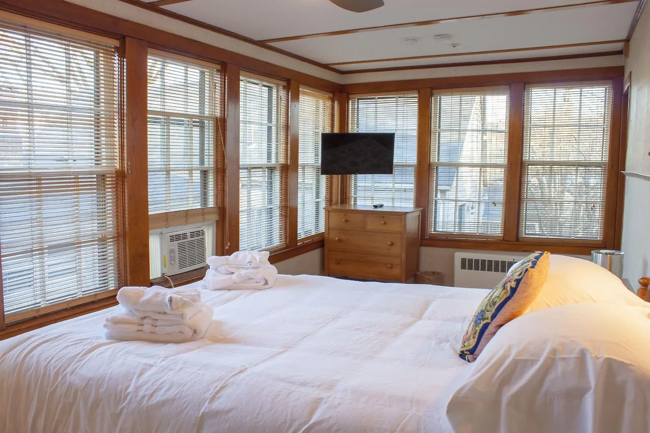 Hawthorn House 3*