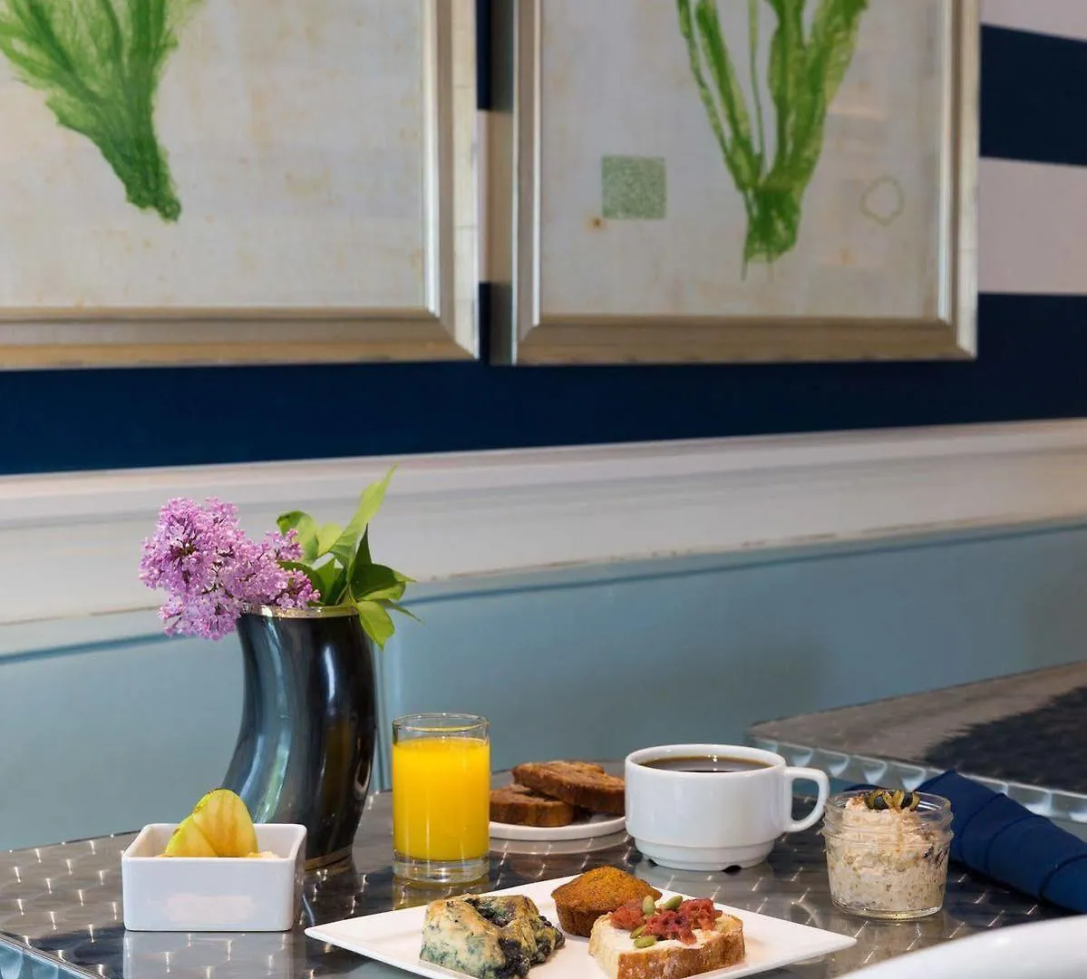 Hotell 76 Main Ink Press