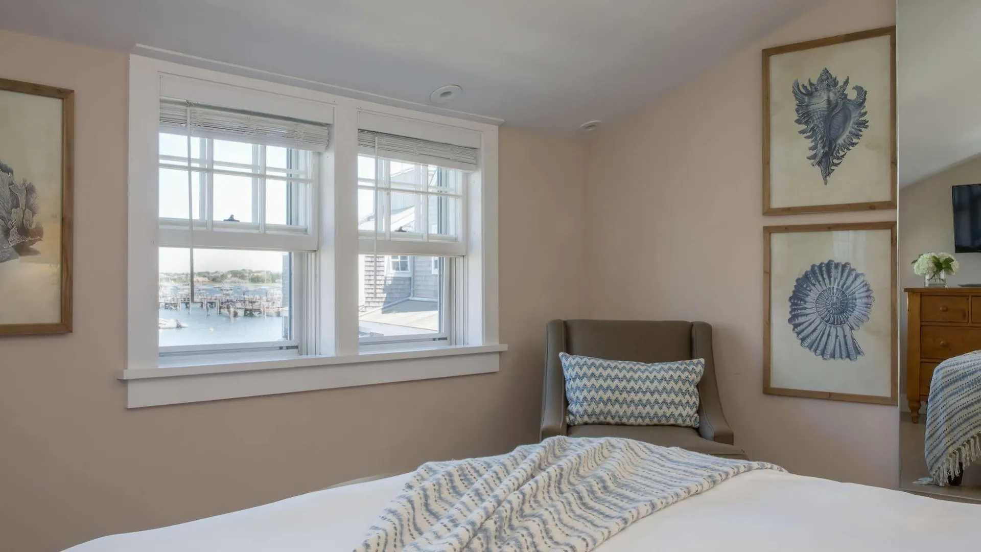 Harborview Hotell 4*