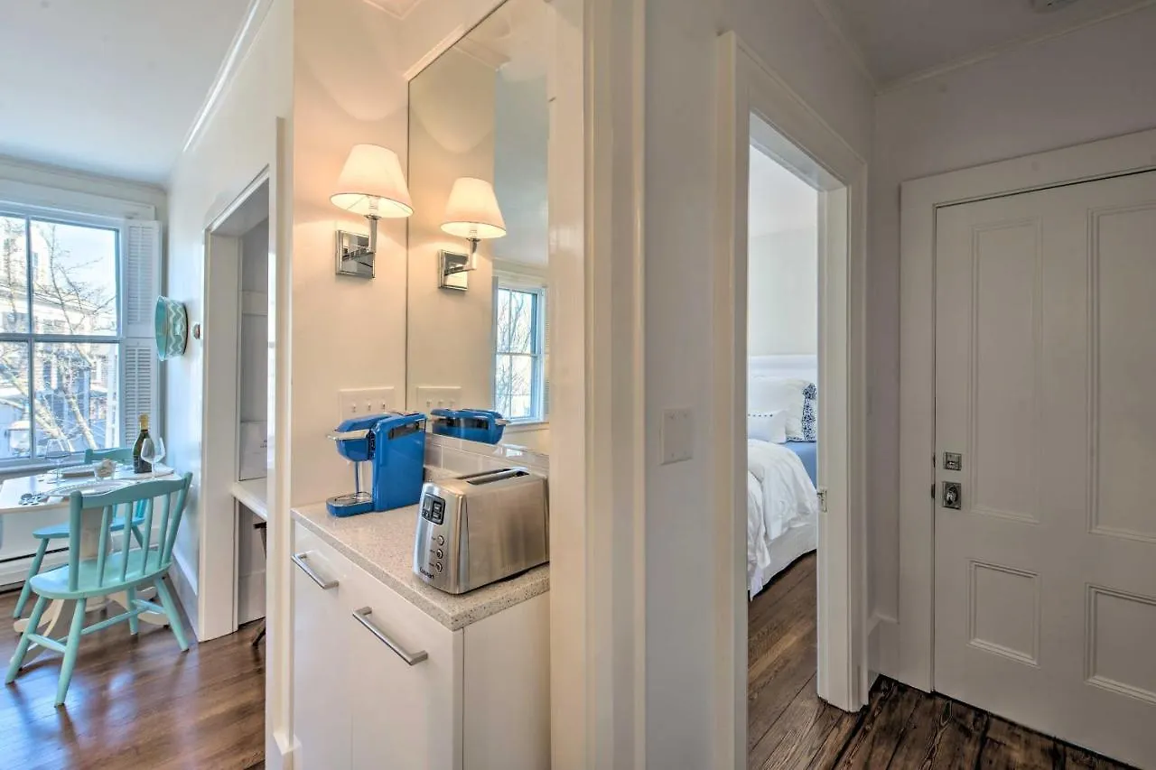 Couples Retreat In Walk To Attractions! Apartment