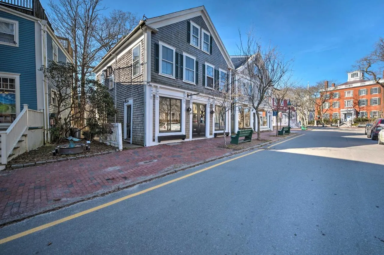Apartment Couples Retreat In Walk To Attractions! Nantucket
