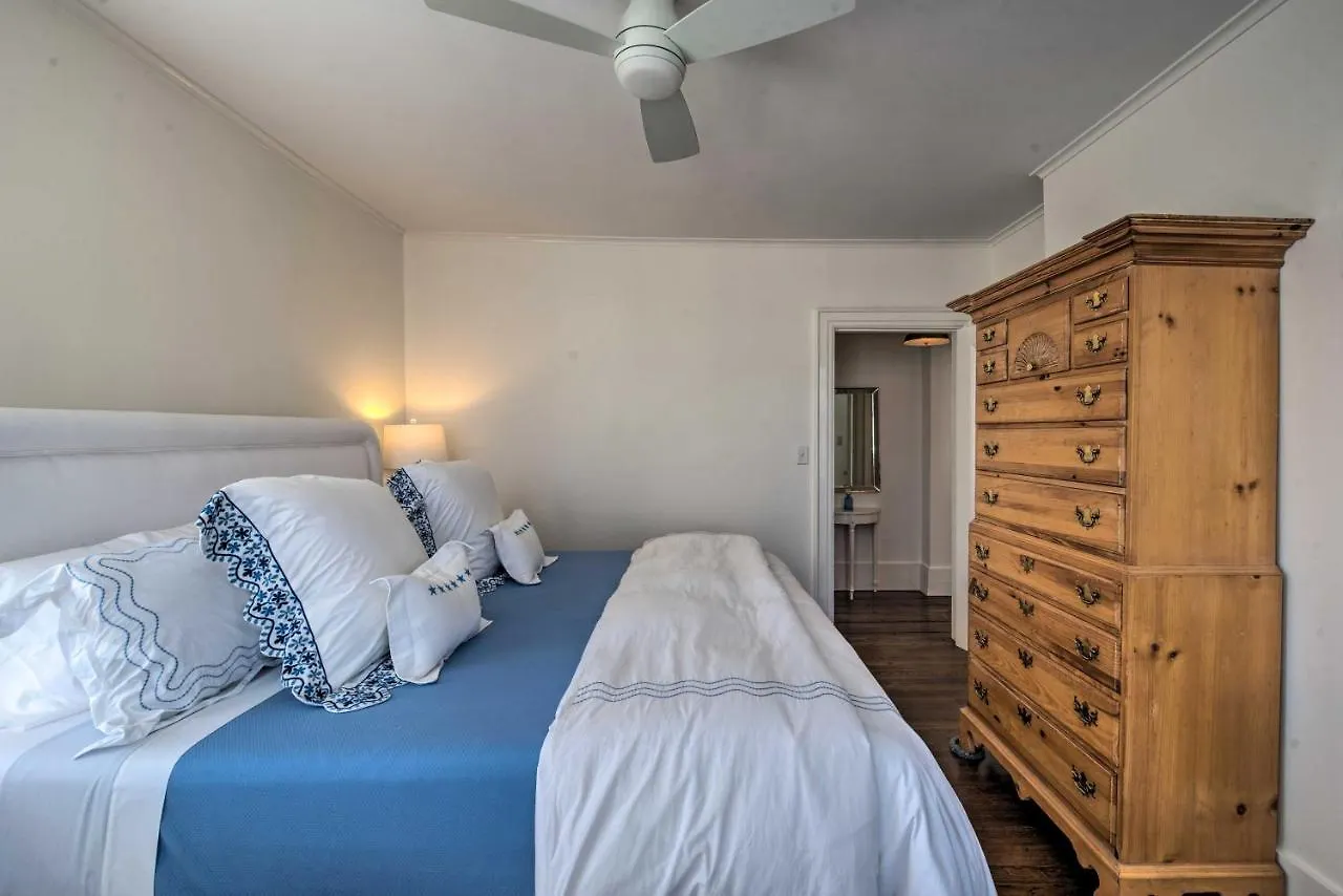 Apartment Couples Retreat In Walk To Attractions! *