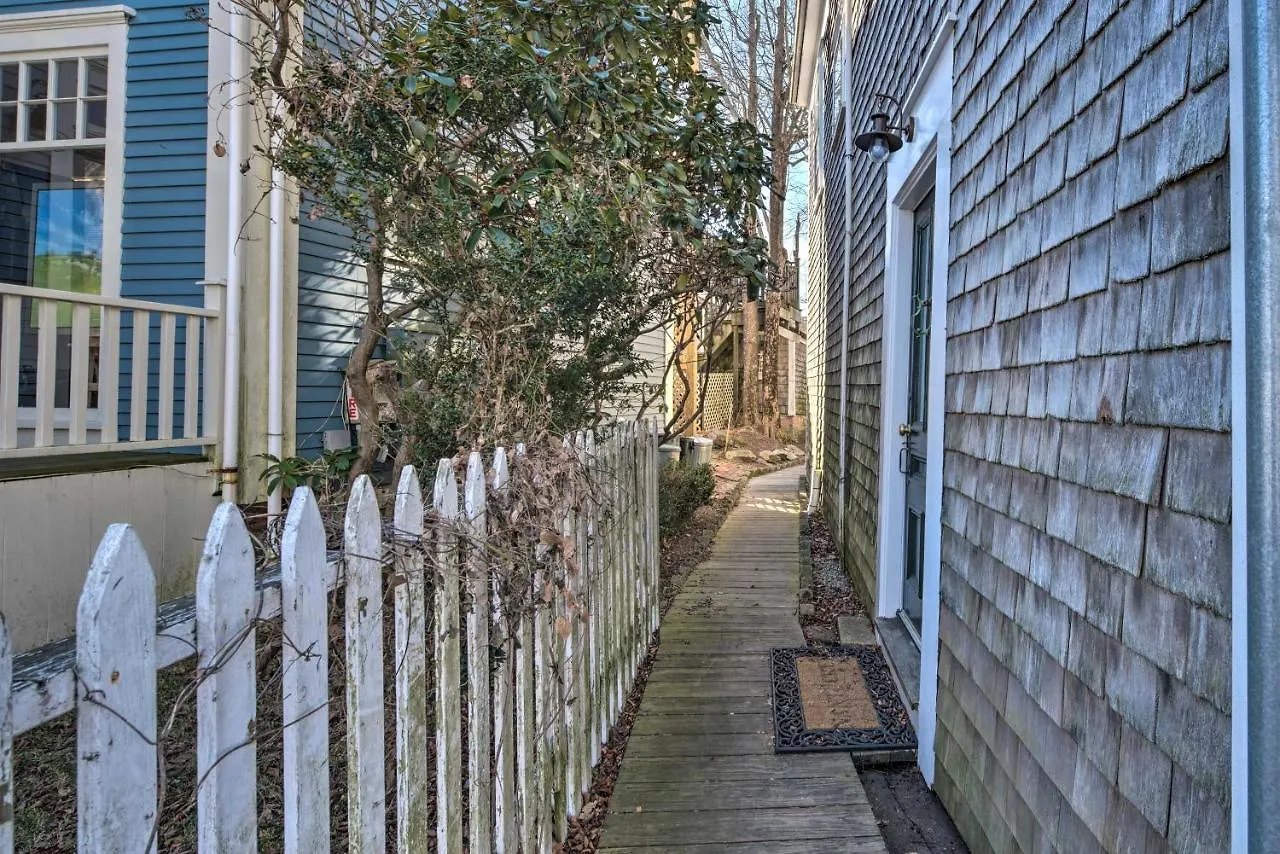Couples Retreat In Walk To Attractions! Nantucket