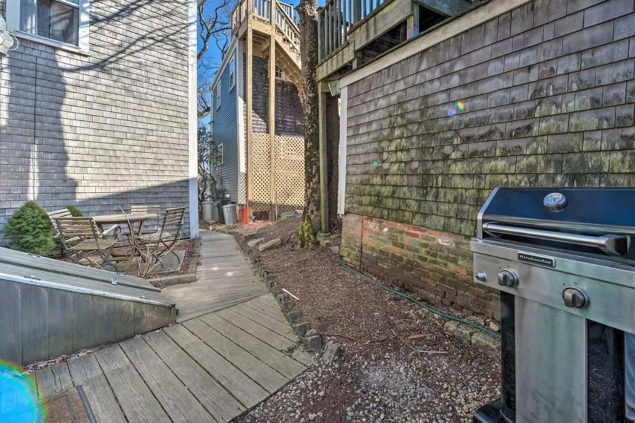 Apartment Couples Retreat In Walk To Attractions!