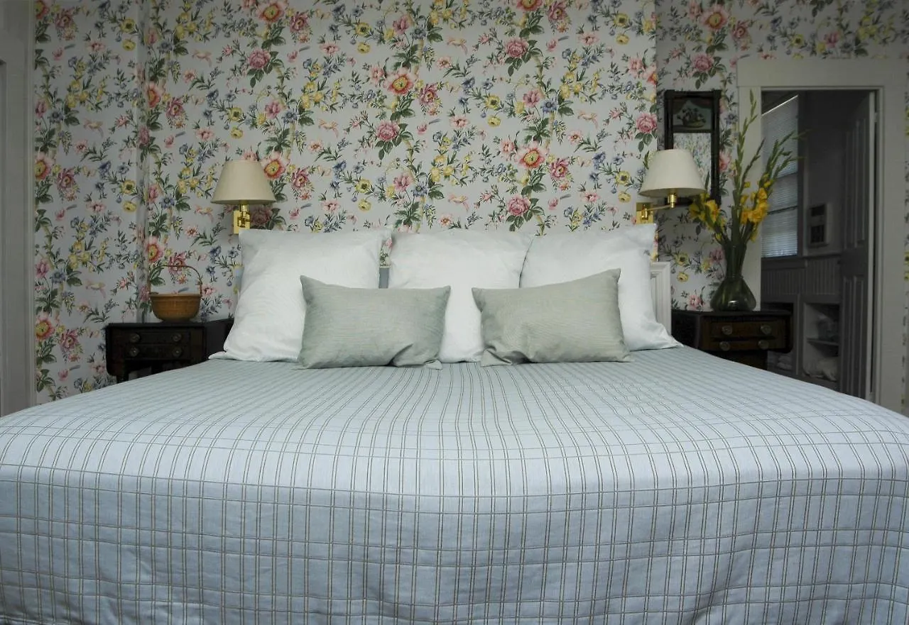 29 India House Bed & Breakfast Nantucket