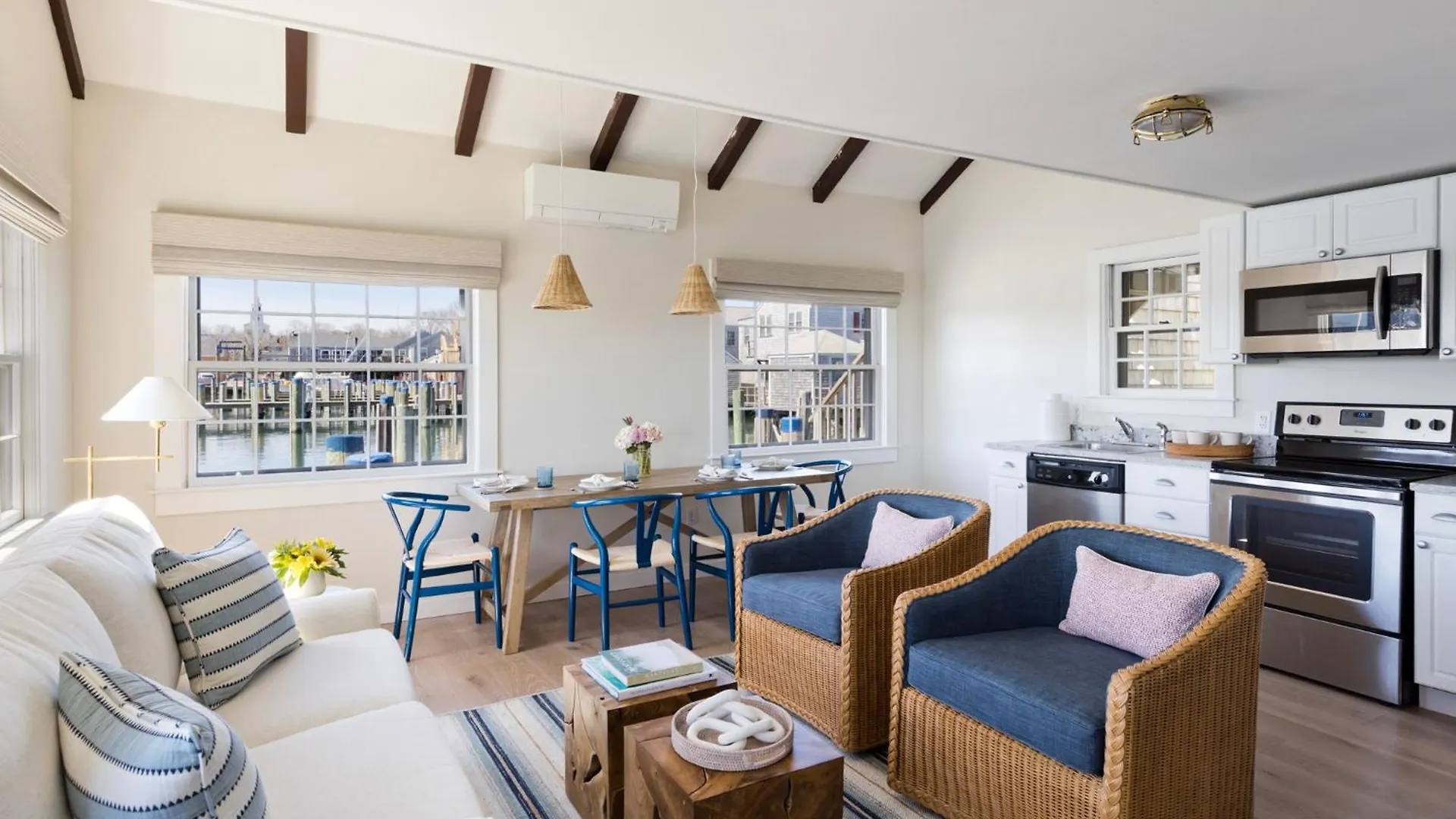 The At Boat Basin 4*