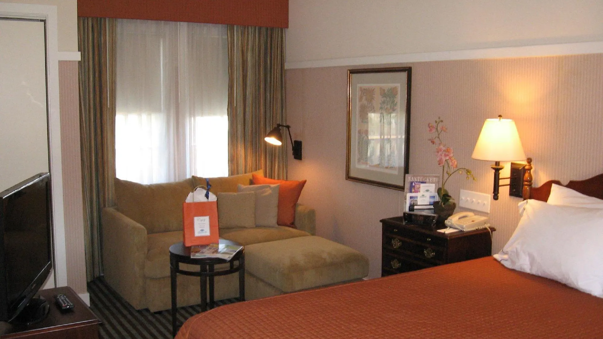 Nantucket Inn 3*