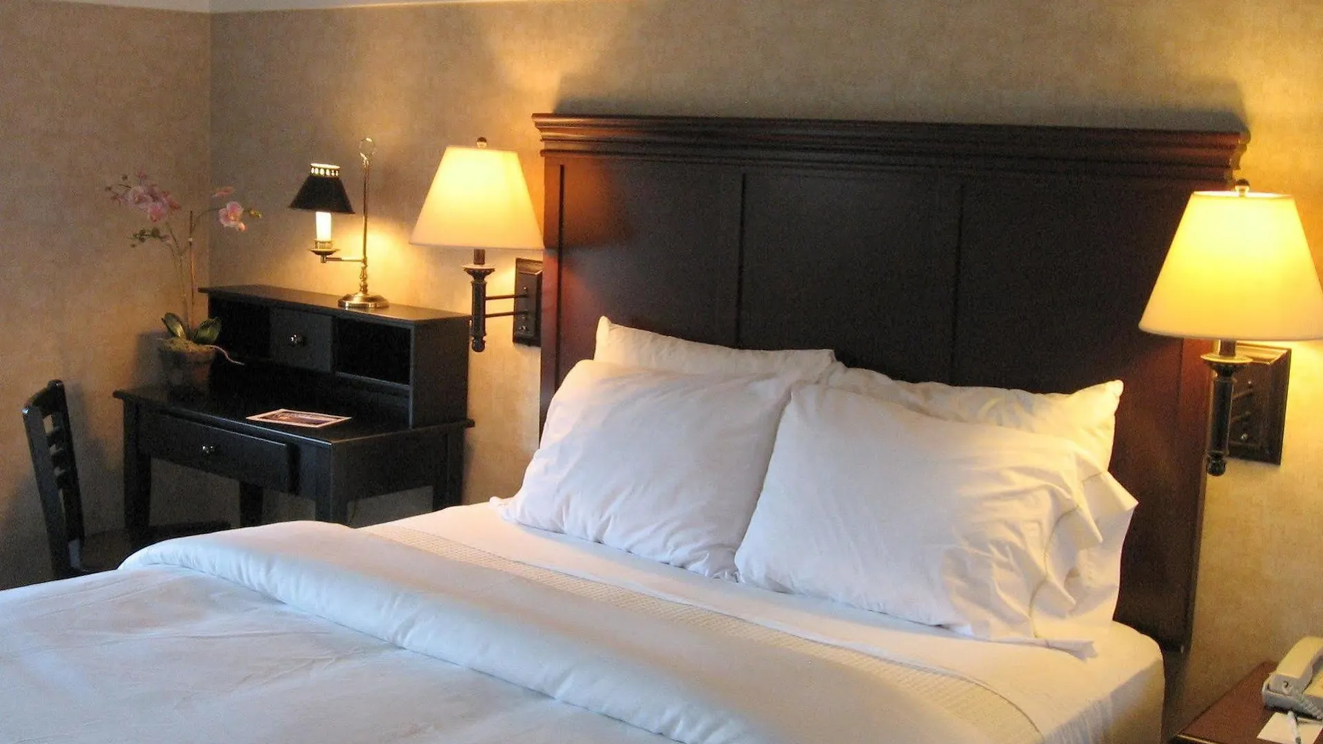 Nantucket Inn 3*