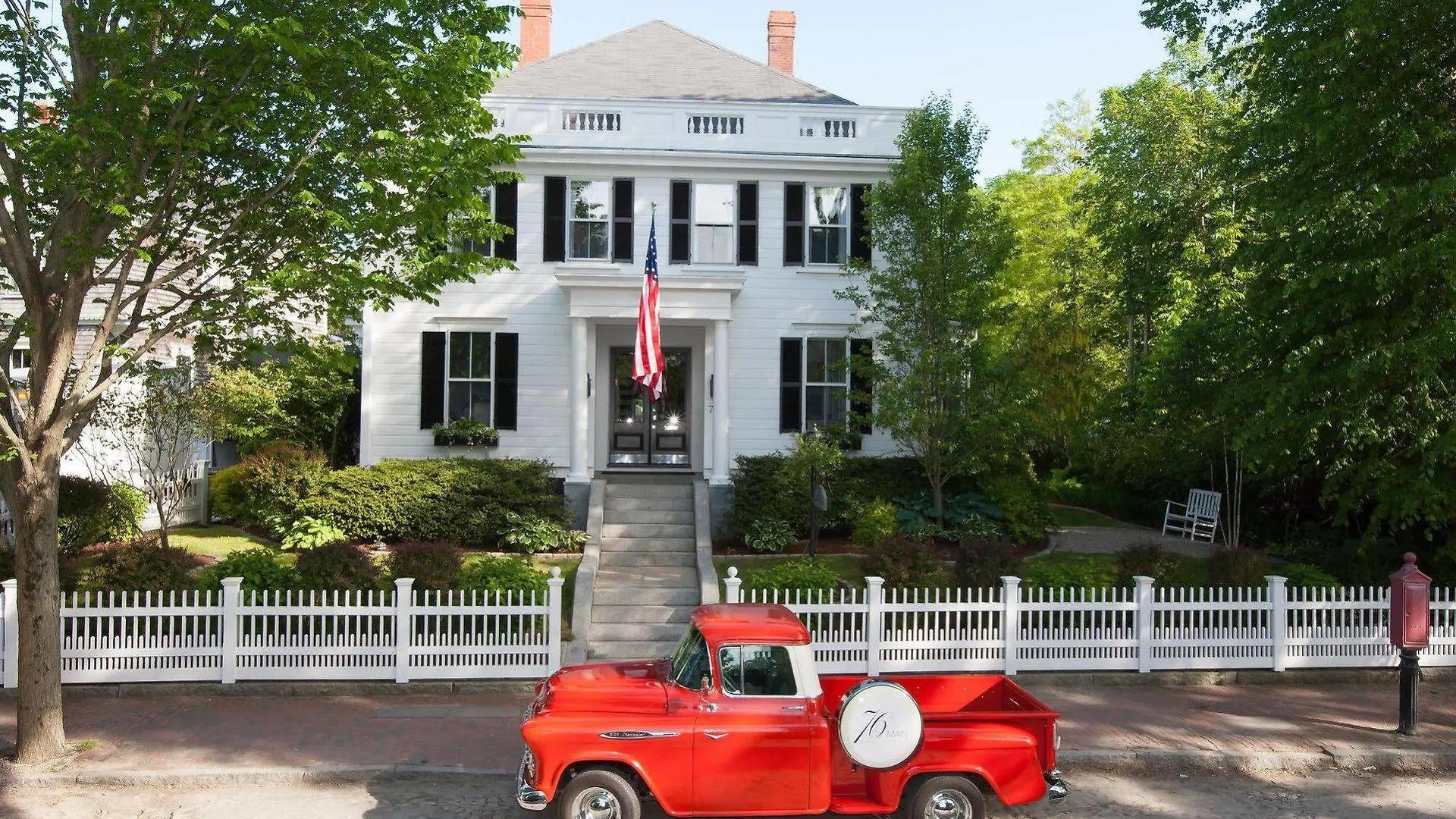 76 Main Ink Press Hotel 3*